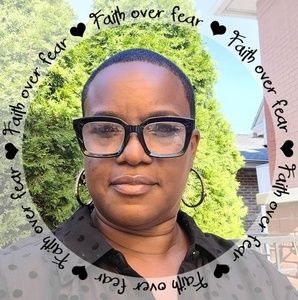 Meet your Posher, Myra